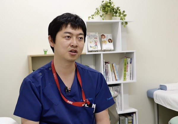 「免疫療法を受けて効果があった人は一人もいない」と話す西智弘医師。（Ｃ）MICHIHIKO IWASAWA